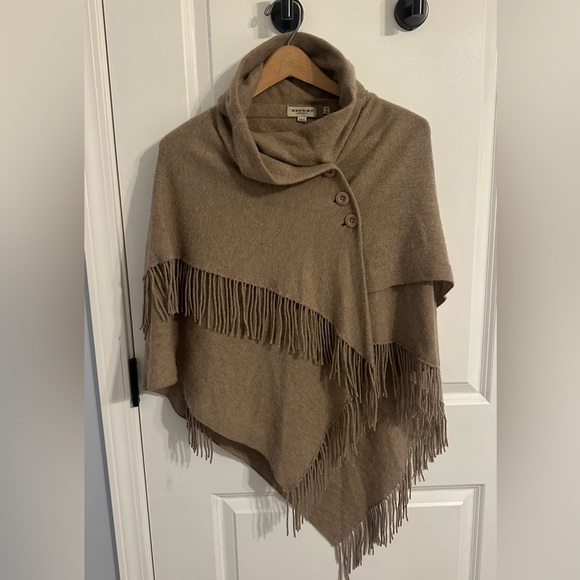 100% Cashmere wrap poncho sweater fringe women’s small tan brown luxury soft